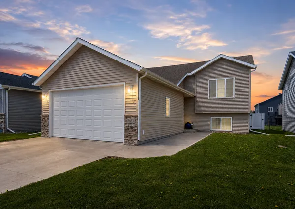 $319,000 | 3831 32nd Street South, Moorhead, MN 56560