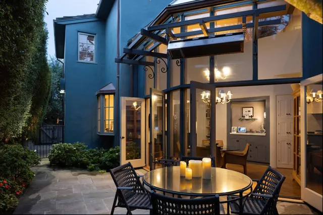 a table and chairs in front of a building