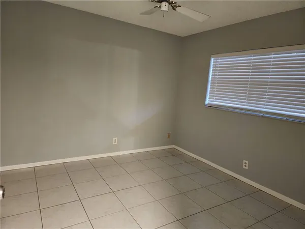 $1,550 | 1005 Country Club Drive, Unit 207, Margate, FL 33063