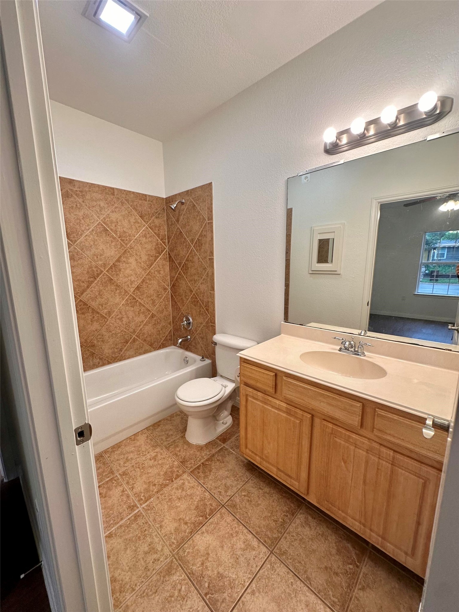 4713 Santa Anna Street Austin, TX 78721 - Photo 7 of 34