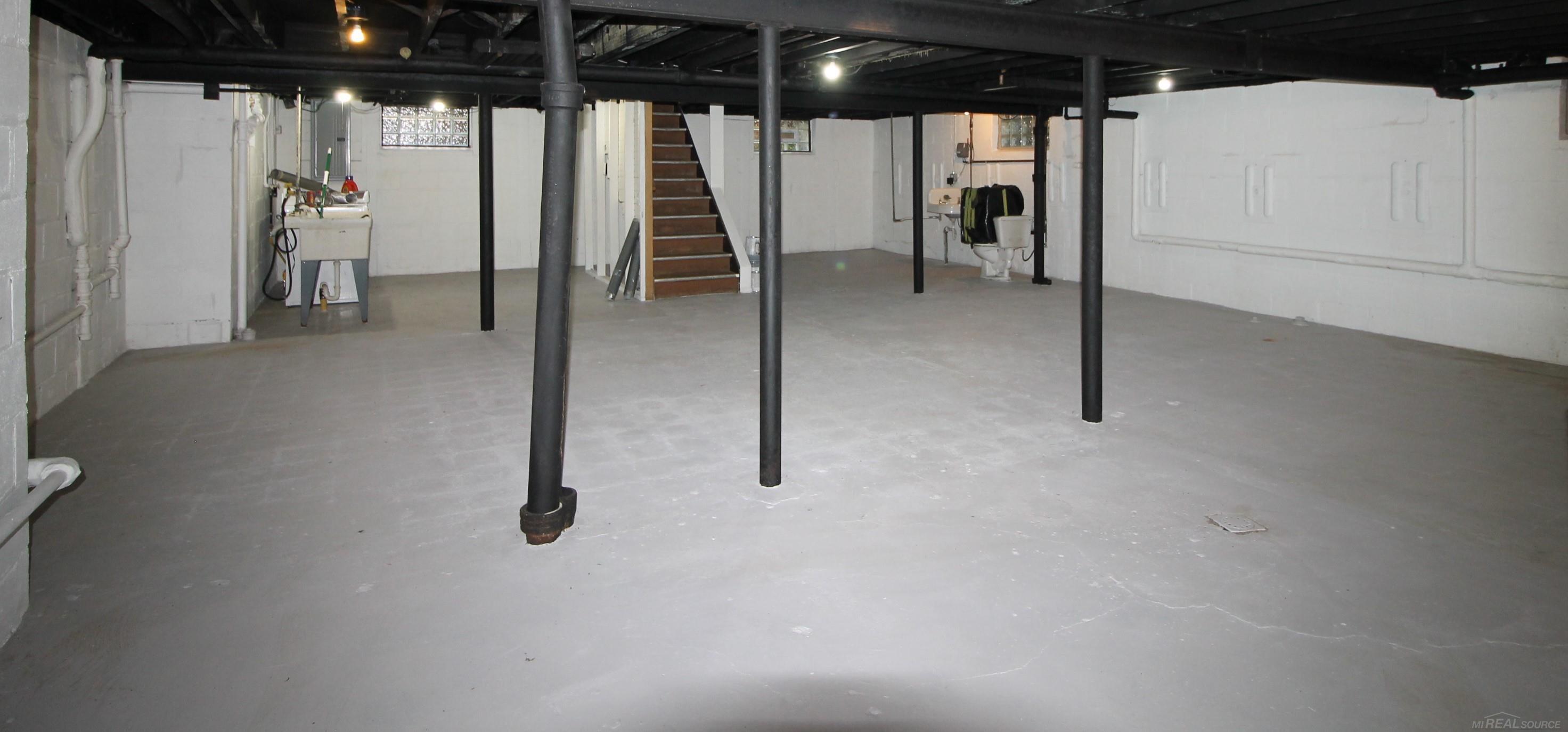 1105 Harvard Road Grosse Pointe, MI 48230 - Photo 52 of 73 50122904-51.JPG