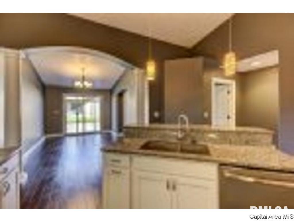 4805 Chestnut Drive Springfield, IL 62711 - Photo 7 of 18 Gallery Image 7