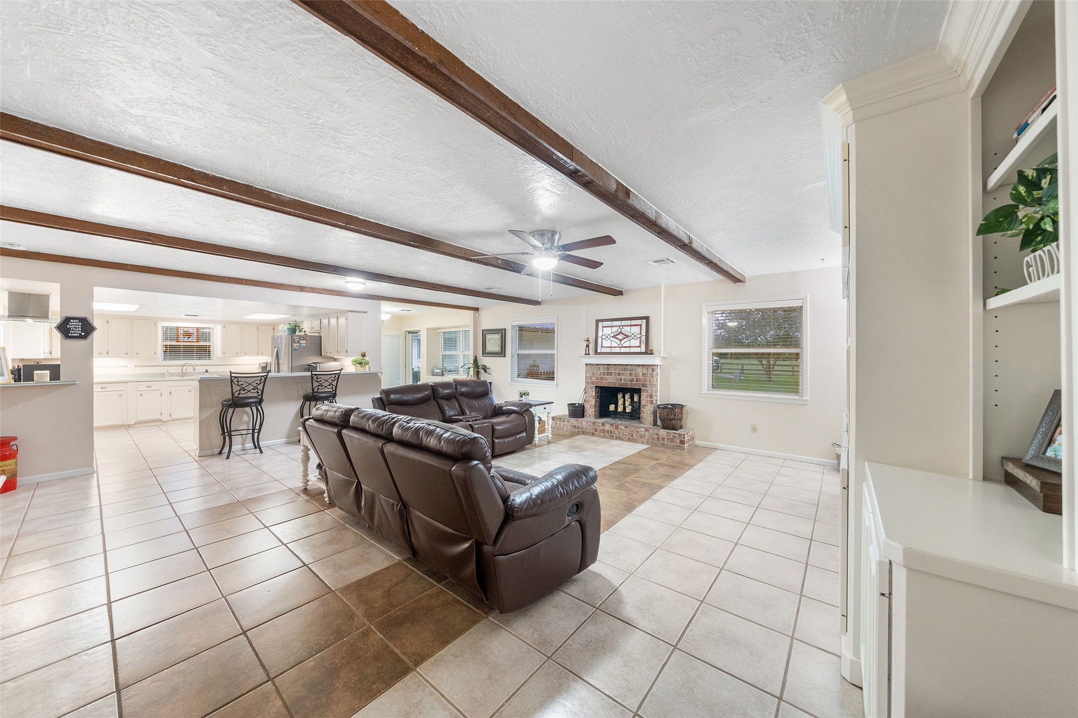 21348 Farm To Market 359 Hempstead, TX 77445 - Photo 19 of 48 a living room with furniture and a flat screen tv