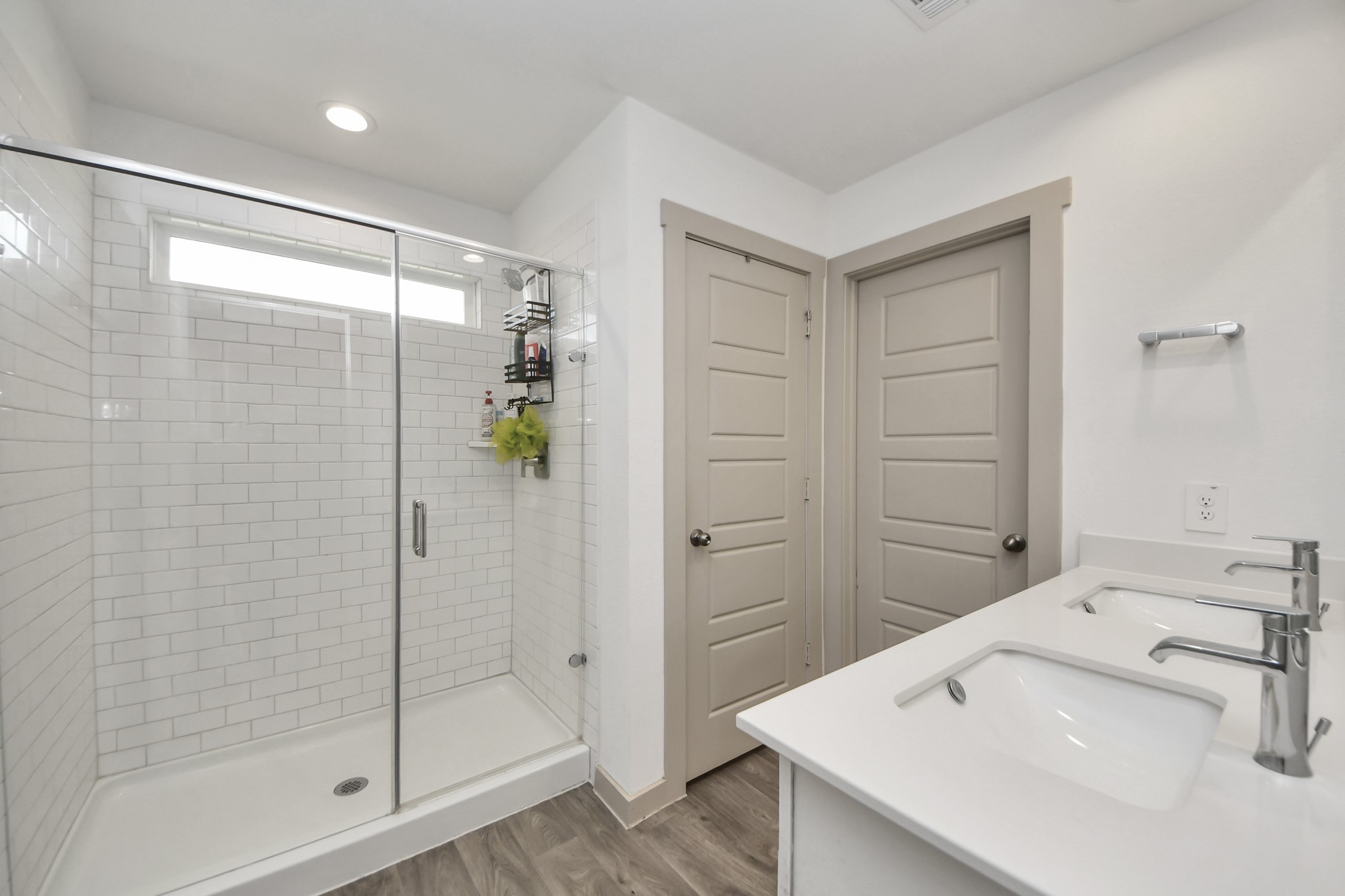 7706 Caspian Rnch Drive Rosharon, TX 77583 - Photo 8 of 18 Oversized shower