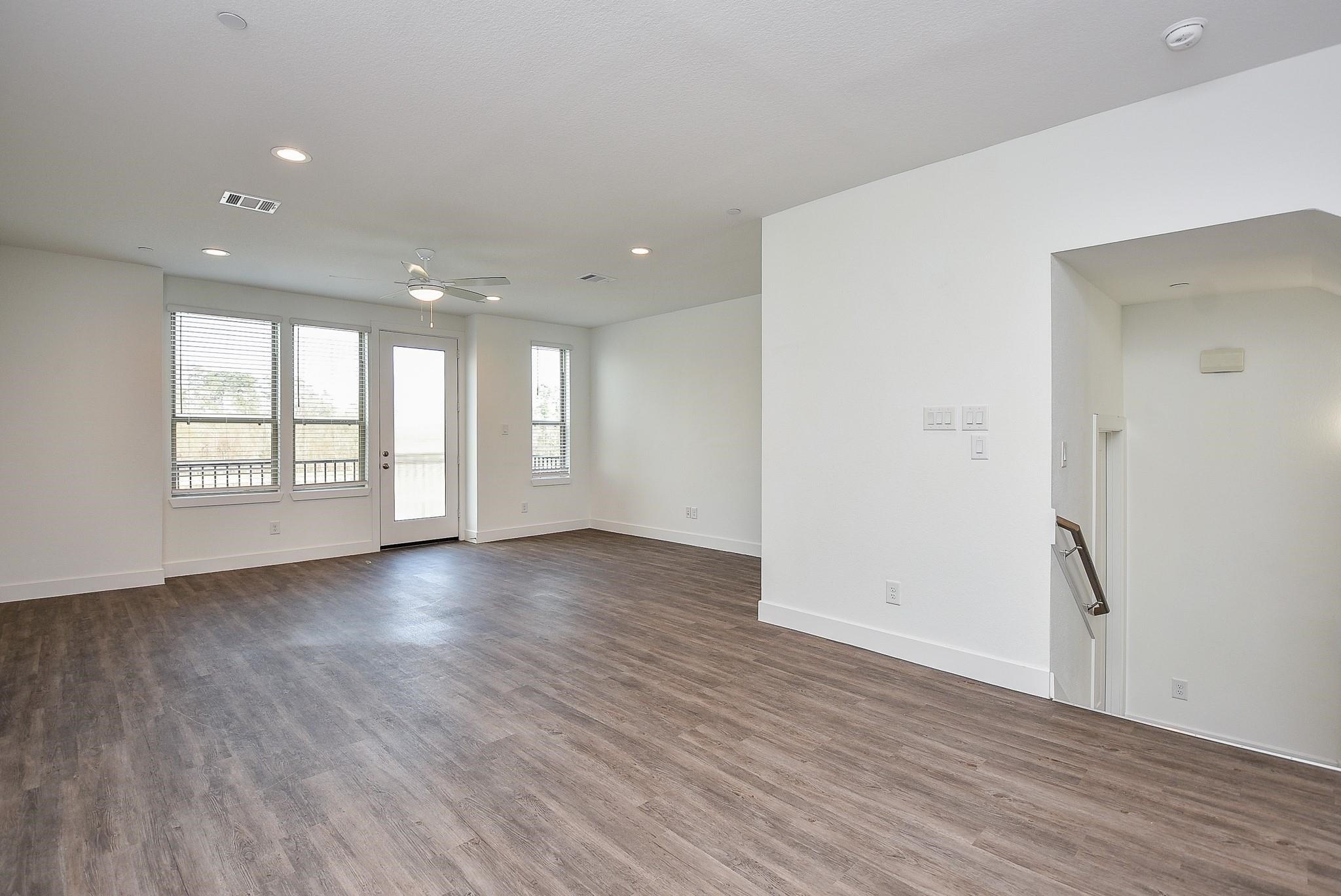 18708 Centro Main Street Conroe, TX 77385 - Photo 7 of 33