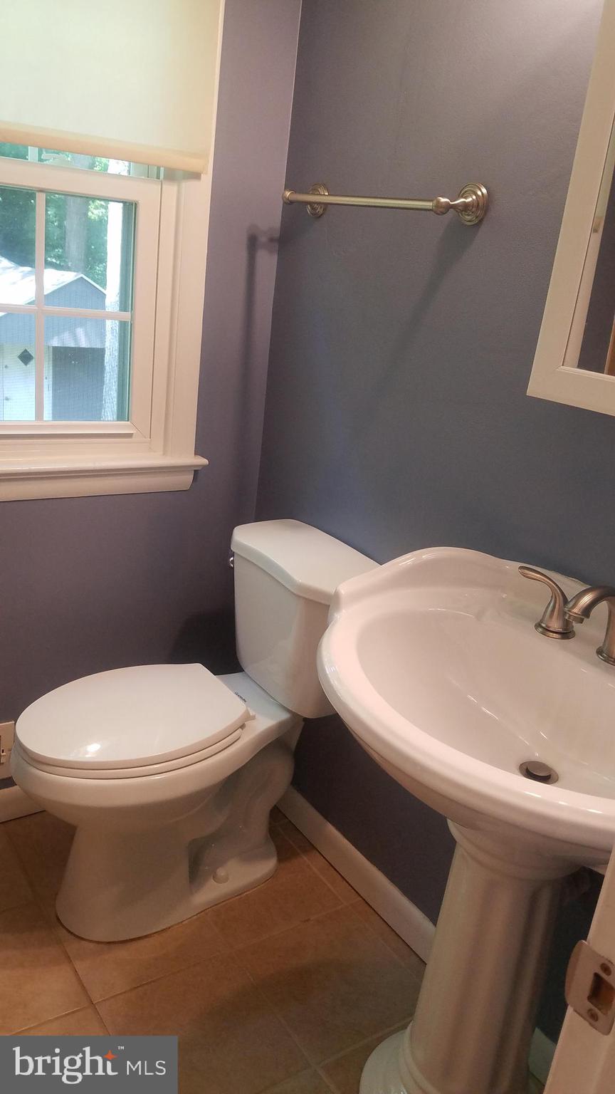 8618 Bradgate Road Alexandria, VA 22308 - Photo 16 of 22 Upper Level bathroom