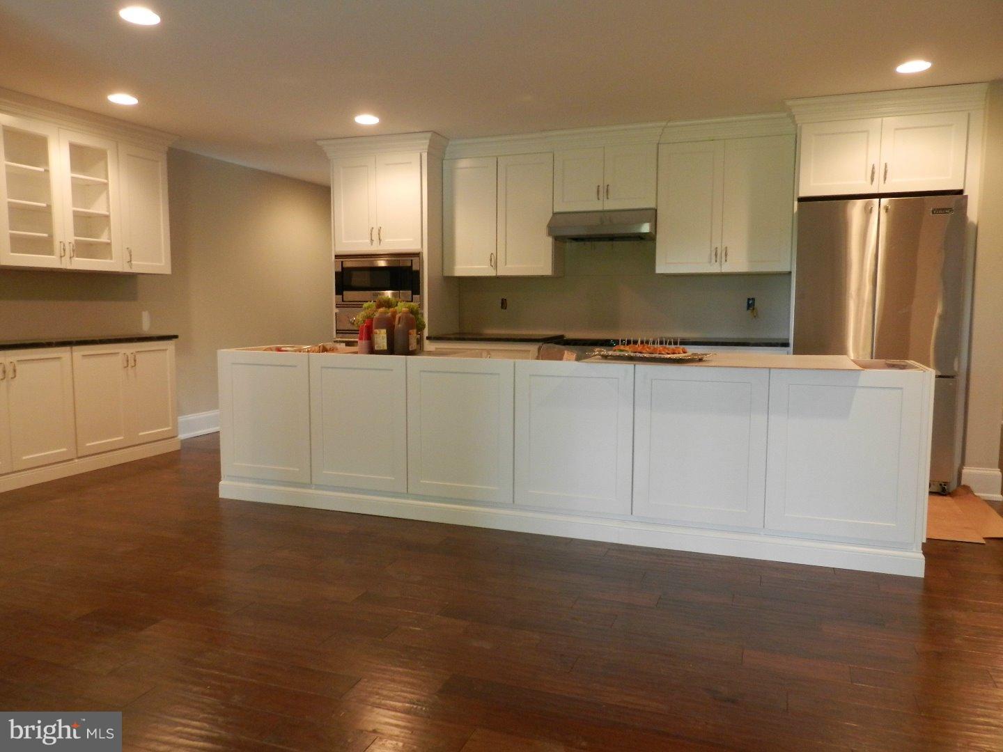 1041 Tenby Road Berwyn, PA 19312 - Photo 4 of 25 Kitchen
