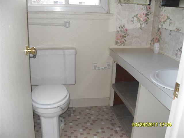 20243 15 Mile Road Clinton Township, MI 48035 - Photo 8 of 14 31055575-7.JPG
