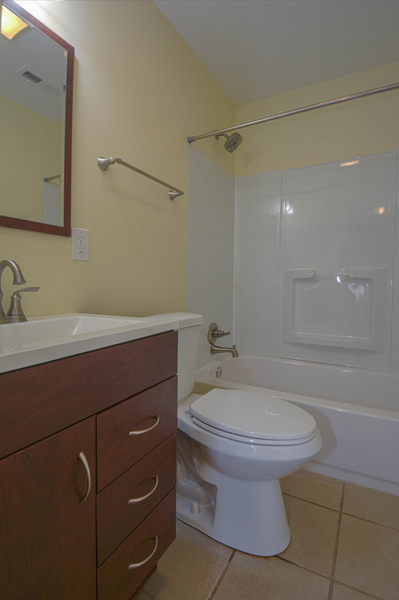 102 Union Road Oak Ridge, TN 37830 - Photo 10 of 16 Hall bathroom.
