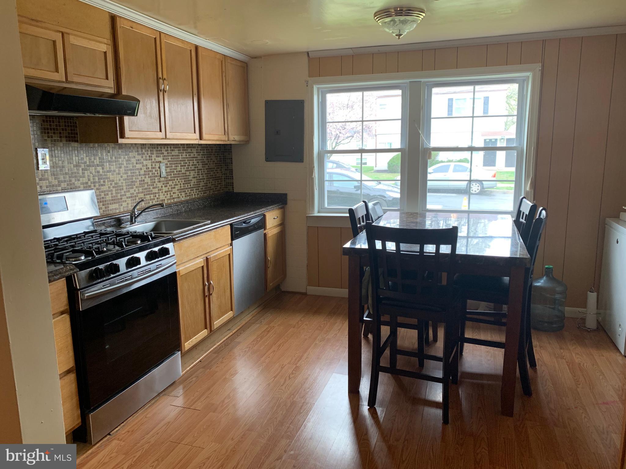 334 Suter Road Baltimore, MD 21228 - Photo 3 of 17