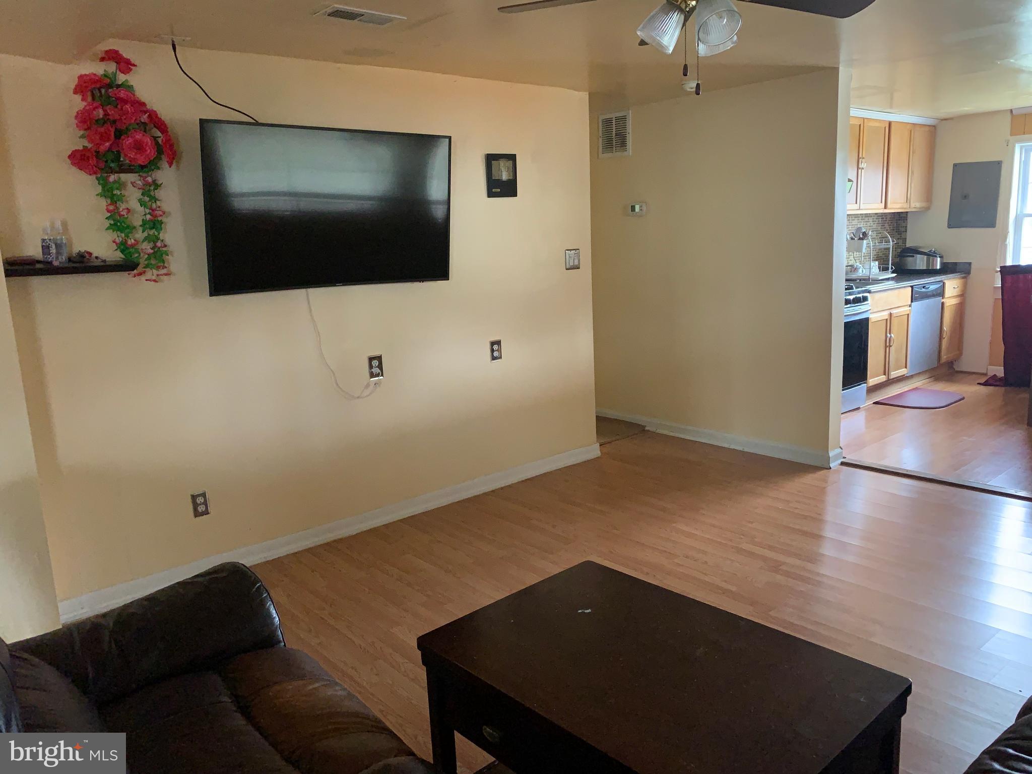 334 Suter Road Baltimore, MD 21228 - Photo 4 of 17