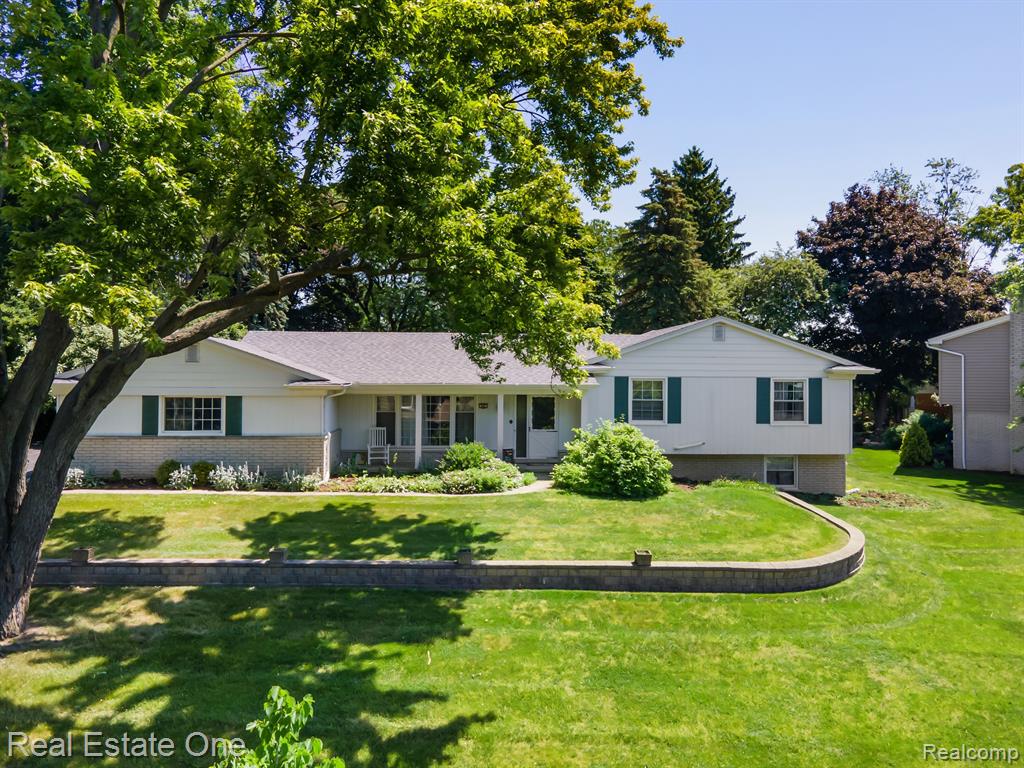 650 South Fieldstone Drive Rochester Hills, MI 48309 - Photo 2 of 17