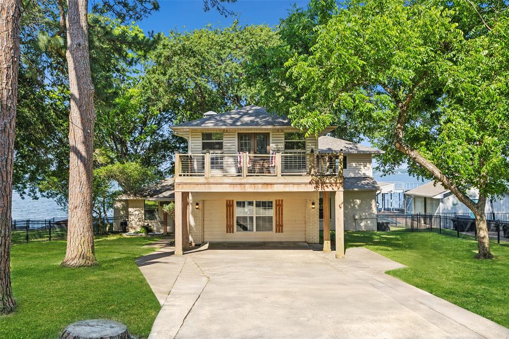142 Peninsula Point Terrace Mabank, TX 75156 - Photo 9 of 29 front view of a house with a yard
