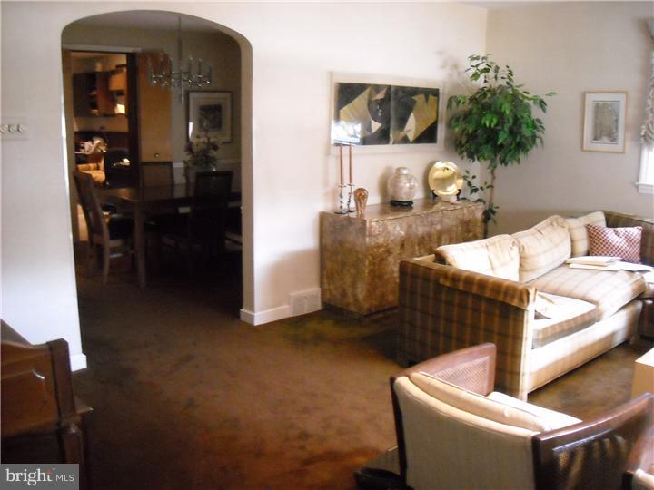 29 Dewey Road Cheltenham, PA 19012 - Photo 3 of 19 Living Room