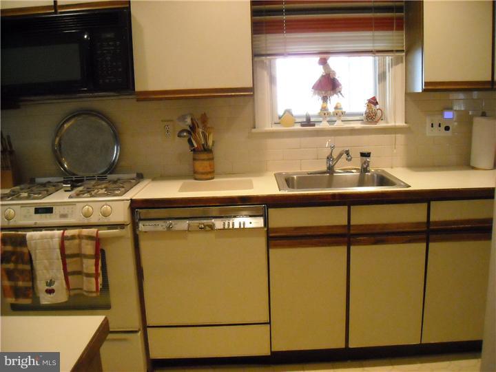 29 Dewey Road Cheltenham, PA 19012 - Photo 7 of 19 Kitchen