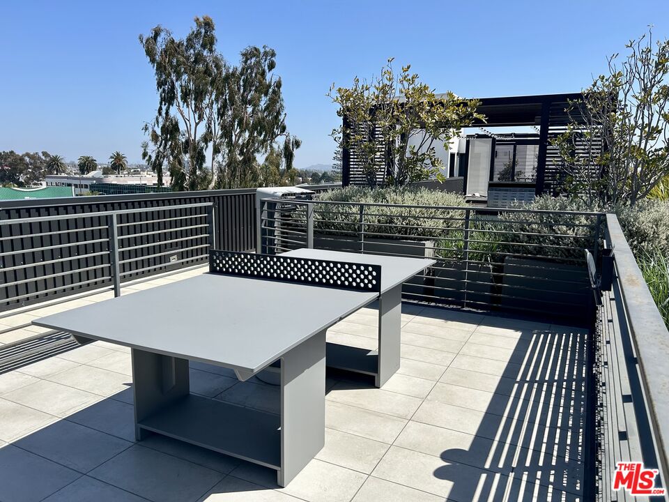 12431 Rochester Avenue, Unit 206 Los Angeles, CA 90025 - Photo 17 of 23 a terrace view with sitting space