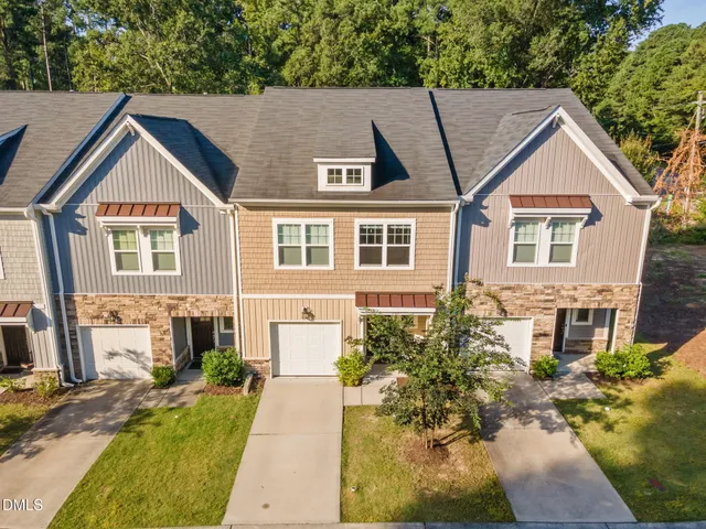a view of residential houses with yard