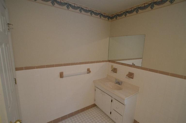 655 Caudill Road Stanton, KY 40380 - Photo 50 of 60 This home has some of the largest bathro