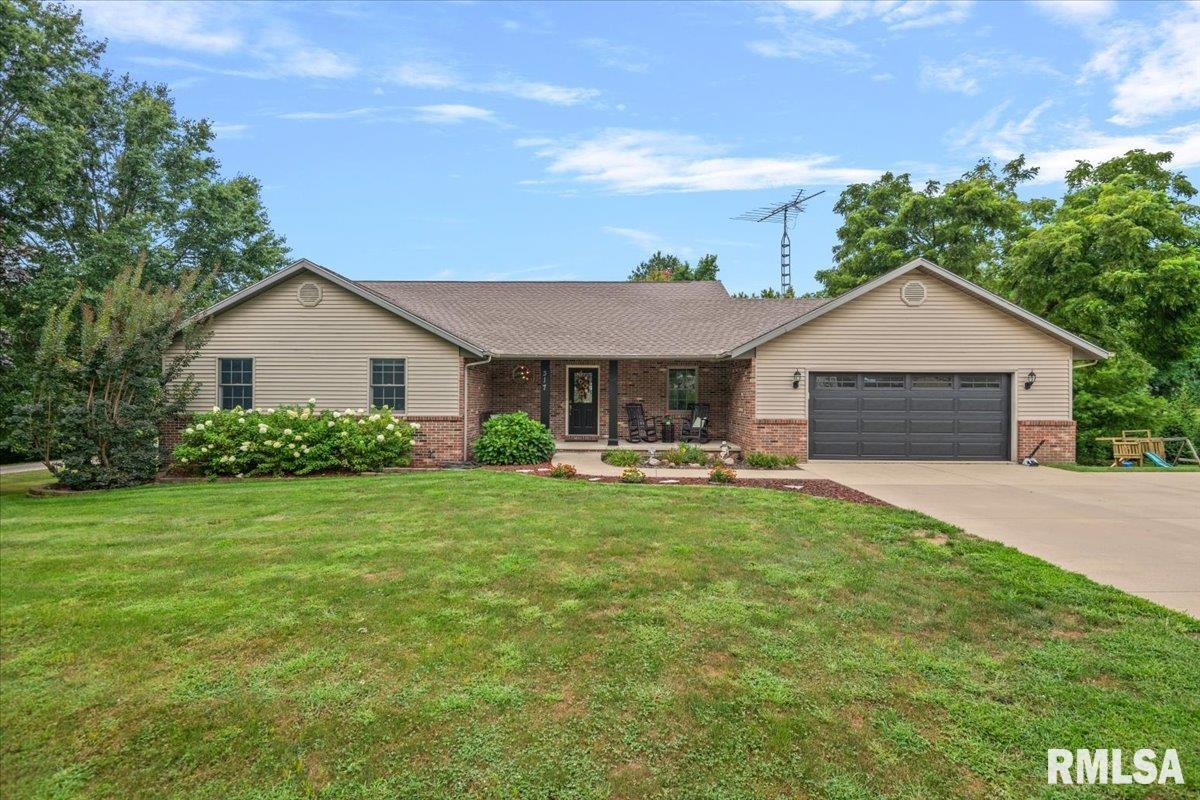 317 Stetson Road New Berlin, IL 62670 - Photo 1 of 42 Gallery Image 1