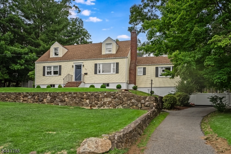 27 Dogwood Road Morris Plains, NJ 07950 - Photo 2 of 25