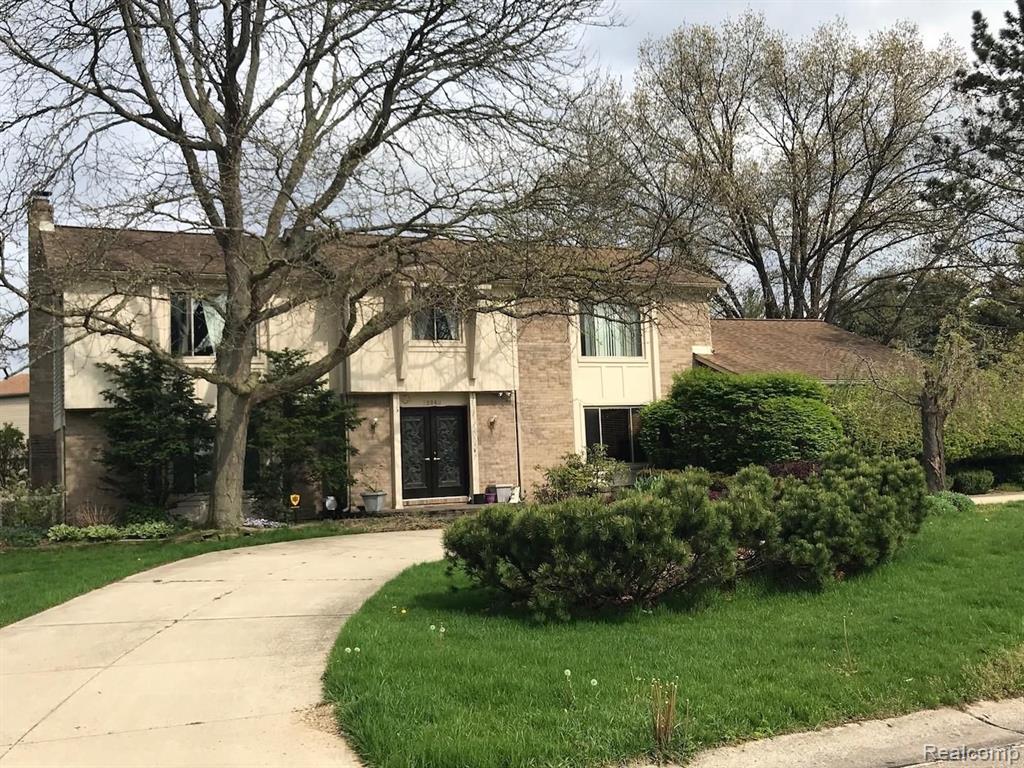 28840 Nottoway Farmington, MI 48331 - Photo 1 of 24
