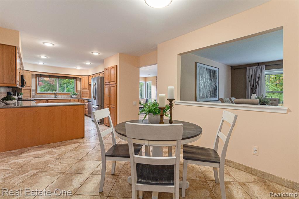 41454 Chattman Street Novi, MI 48375 - Photo 4 of 19