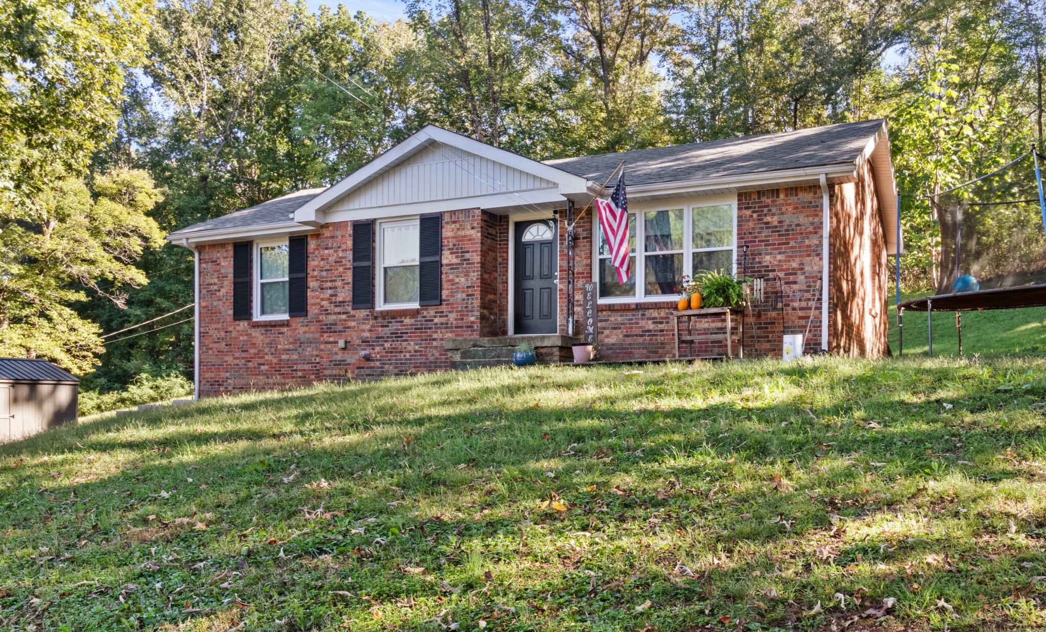 684 Dean Road Clarksville, TN 37040 - Photo 5 of 35 a front view of a house with garden