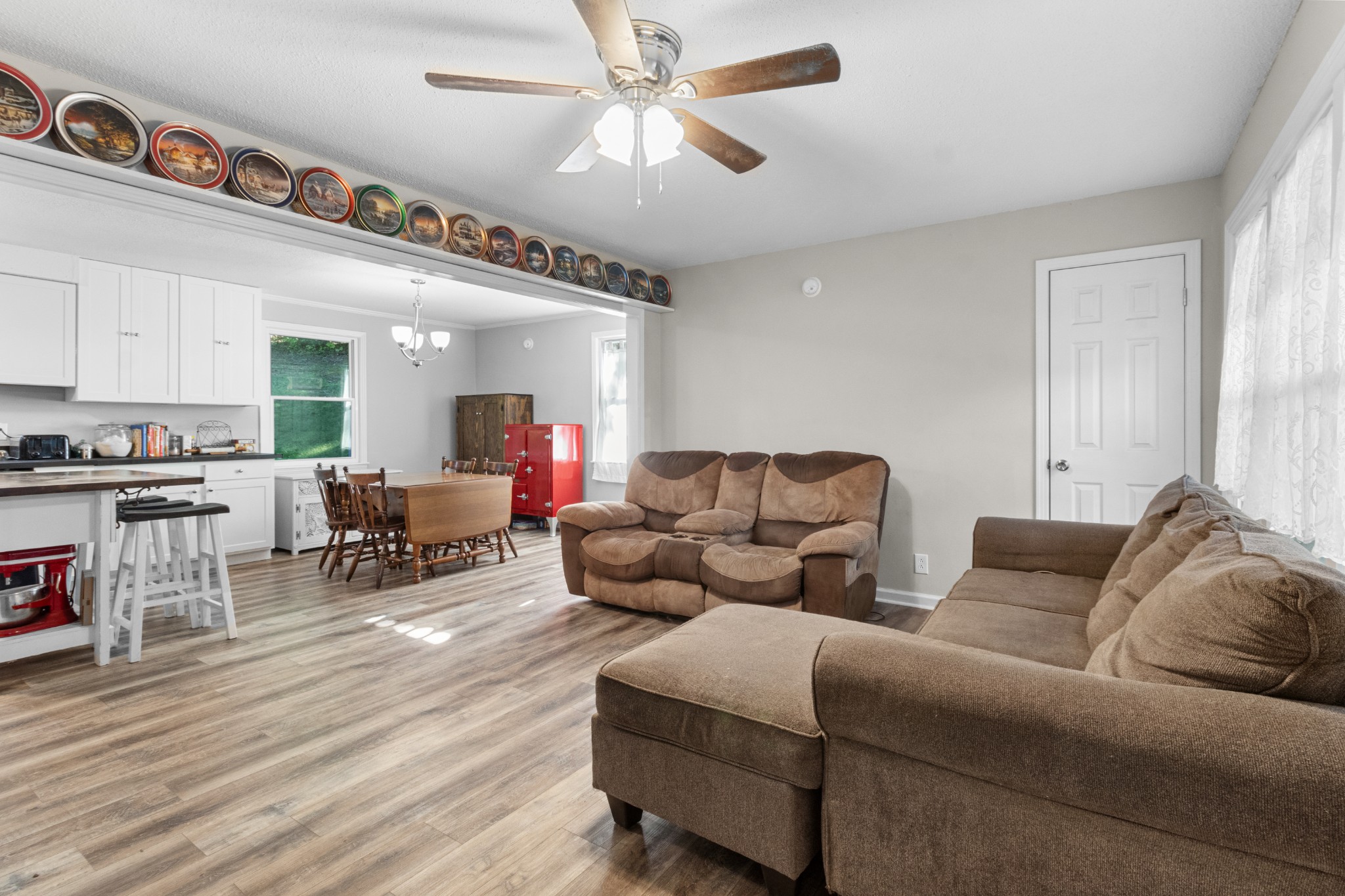 684 Dean Road Clarksville, TN 37040 - Photo 9 of 35 a living room with furniture and a large window