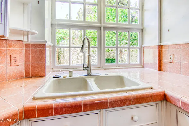 $950,000 | 6041 Torrey Pines Drive, El Paso, TX 79912