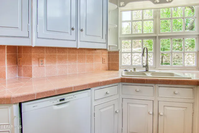 $950,000 | 6041 Torrey Pines Drive, El Paso, TX 79912