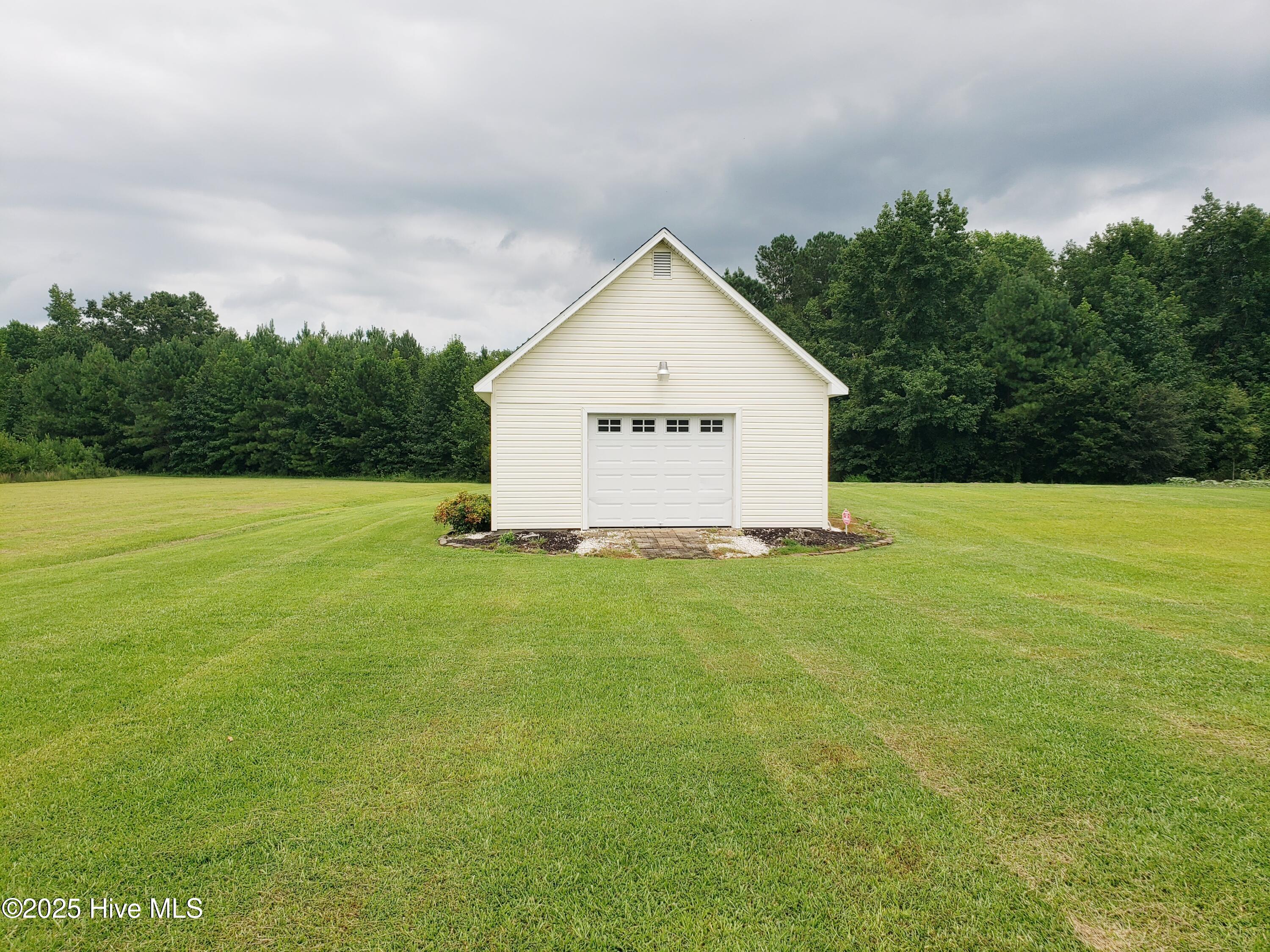 11061 Peacock Road Chadbourn, NC 28431 - Photo 5 of 25 20250730_143118