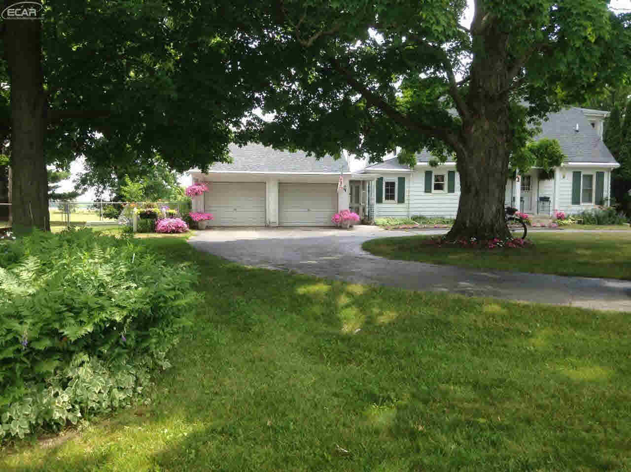 11228 North Center Road Clio, MI 48420 - Photo 35 of 48 21186297-34.JPG
