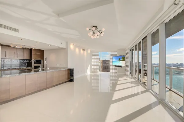 $6,000 | 465 Brickell Avenue, Unit 4301, Miami, FL 33131