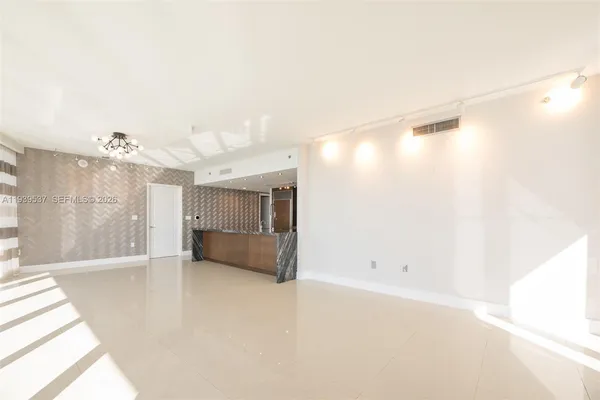 $6,000 | 465 Brickell Avenue, Unit 4301, Miami, FL 33131