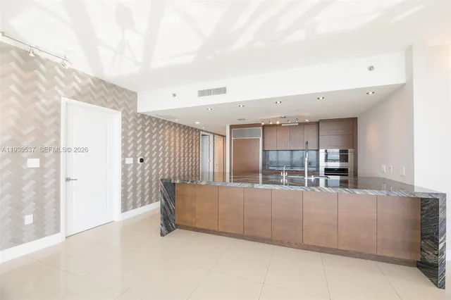 $7,000 | 465 Brickell Avenue, Unit 4301, Miami, FL 33131
