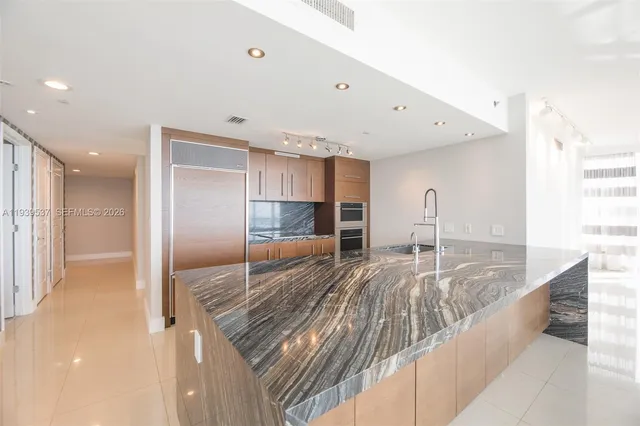 $7,000 | 465 Brickell Avenue, Unit 4301, Miami, FL 33131