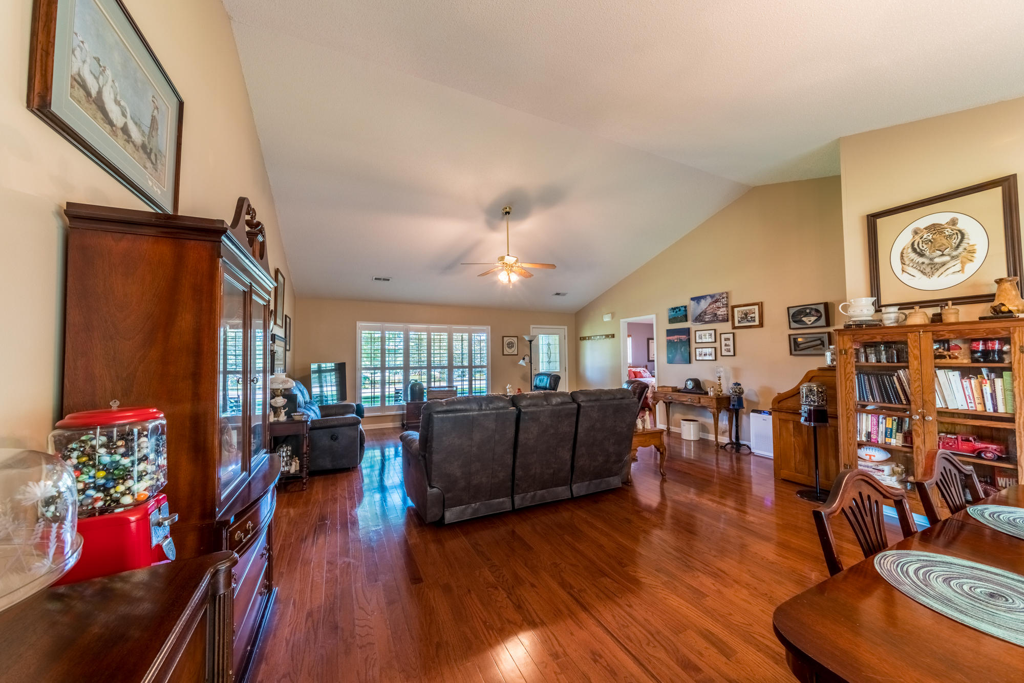 5522 J Riley W Road Greenback, TN 37742 - Photo 20 of 37 Open Living Room