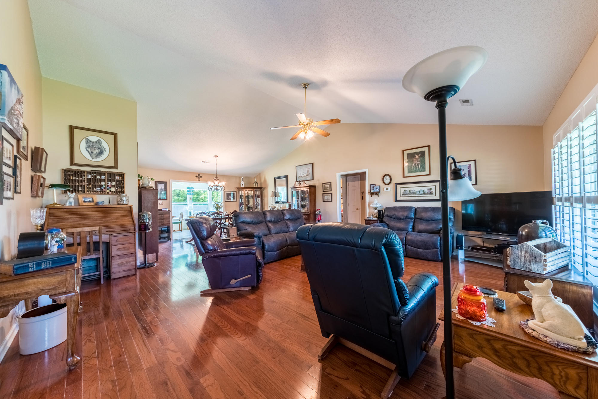 5522 J Riley W Road Greenback, TN 37742 - Photo 21 of 37 Living Room