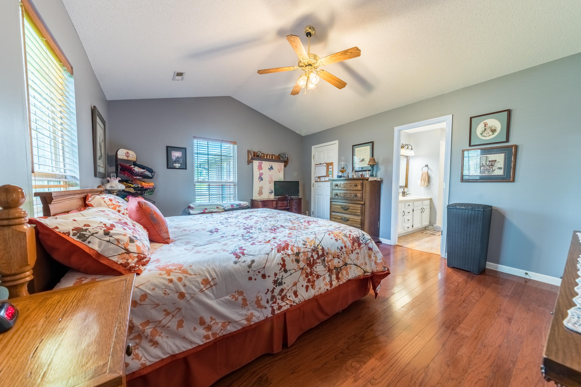 5522 J Riley W Road Greenback, TN 37742 - Photo 28 of 37 Master Bedroom w/ Cathdral