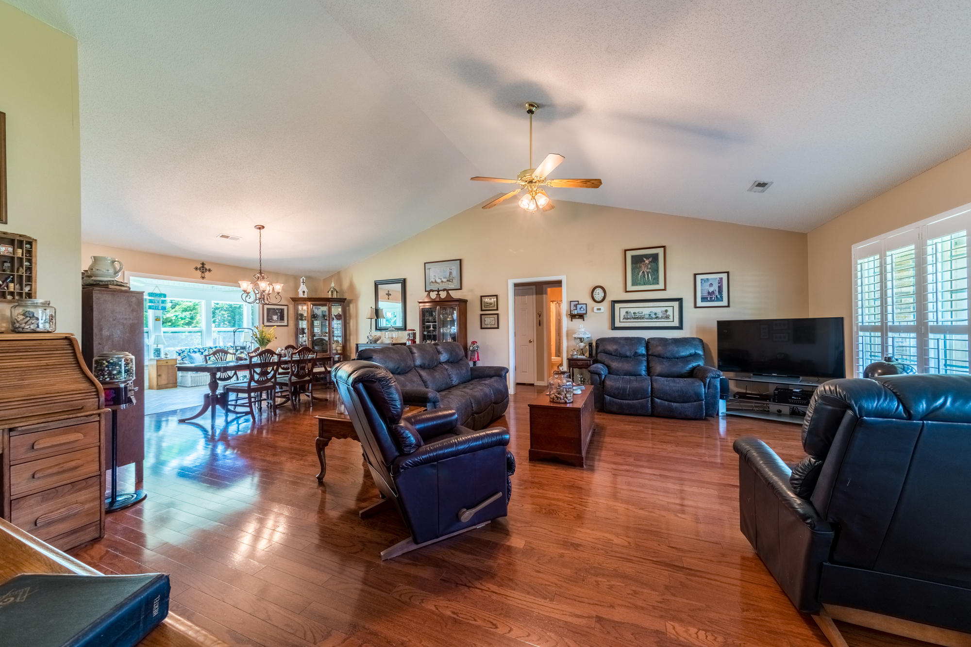 5522 J Riley W Road Greenback, TN 37742 - Photo 4 of 37 Open Living Room