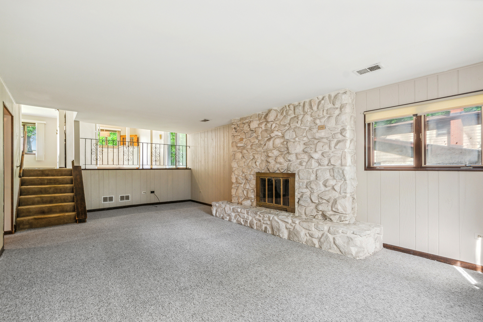 552 Hackberry Road Frankfort, IL 60423 - Photo 12 of 22 an empty room with windows