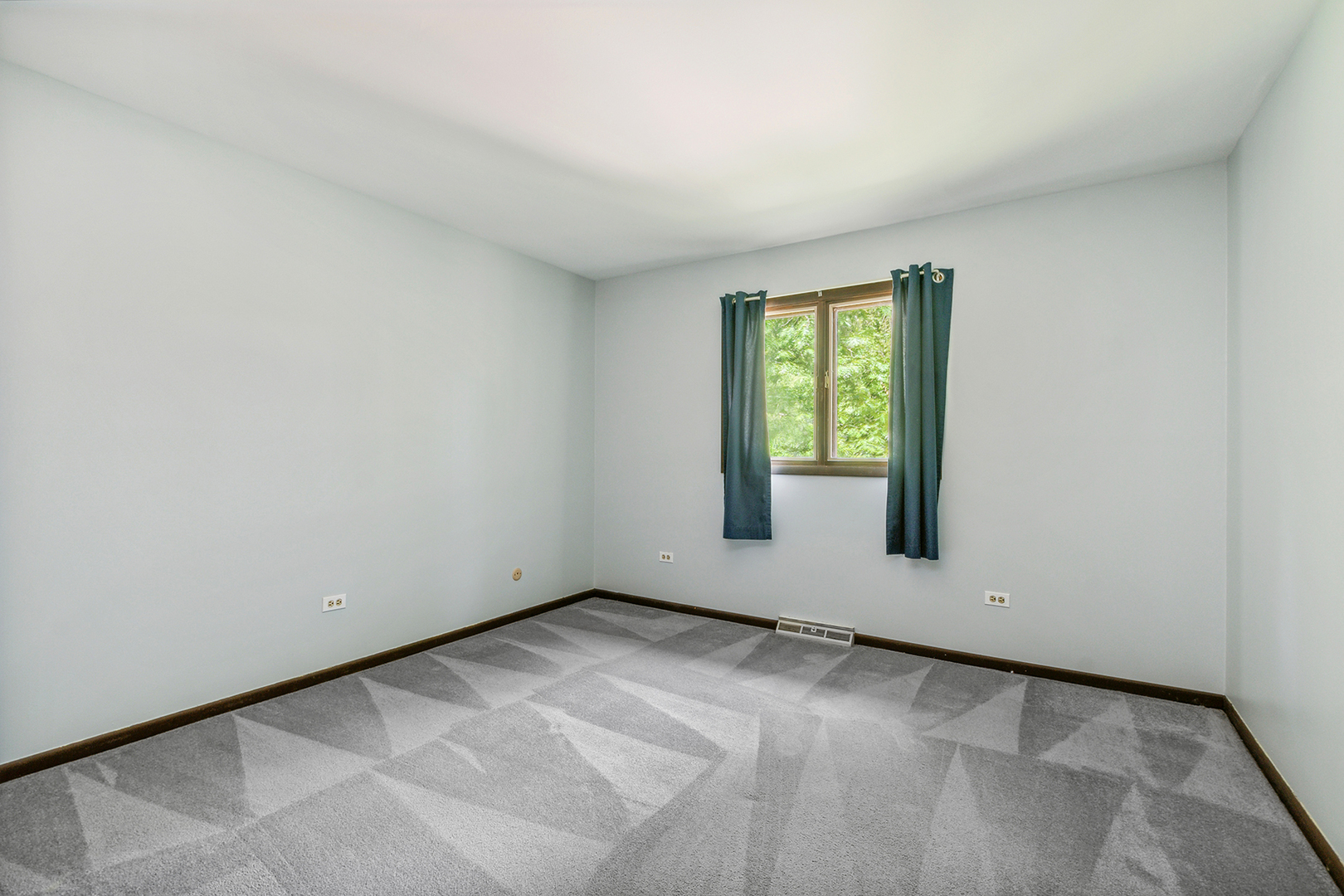 552 Hackberry Road Frankfort, IL 60423 - Photo 14 of 22 a view of an empty room with a window