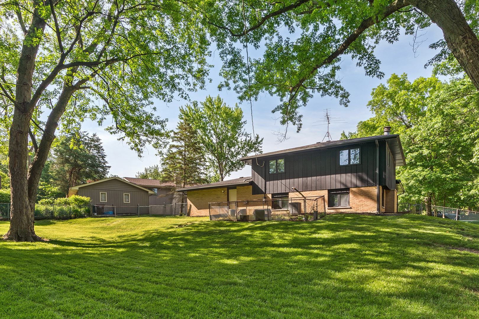 552 Hackberry Road Frankfort, IL 60423 - Photo 19 of 22 a view of a house with a back yard