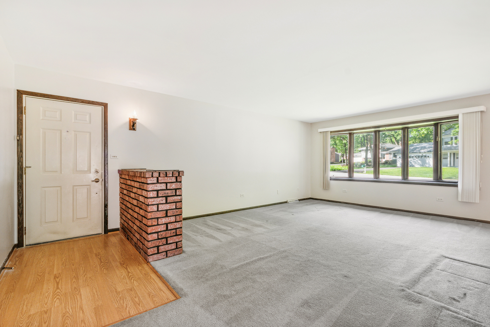 552 Hackberry Road Frankfort, IL 60423 - Photo 3 of 22 an empty room with windows