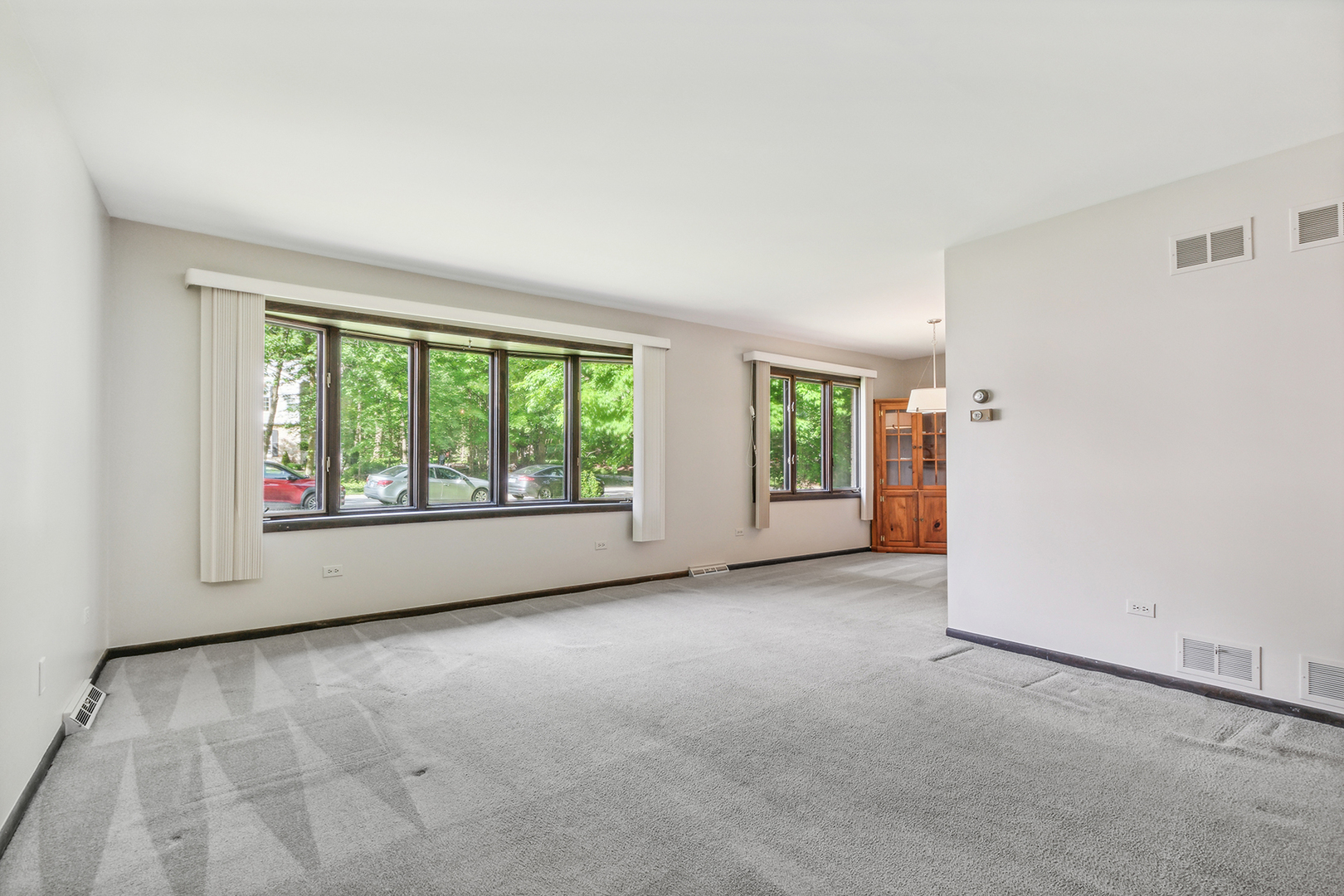 552 Hackberry Road Frankfort, IL 60423 - Photo 5 of 22 an empty room with windows and view