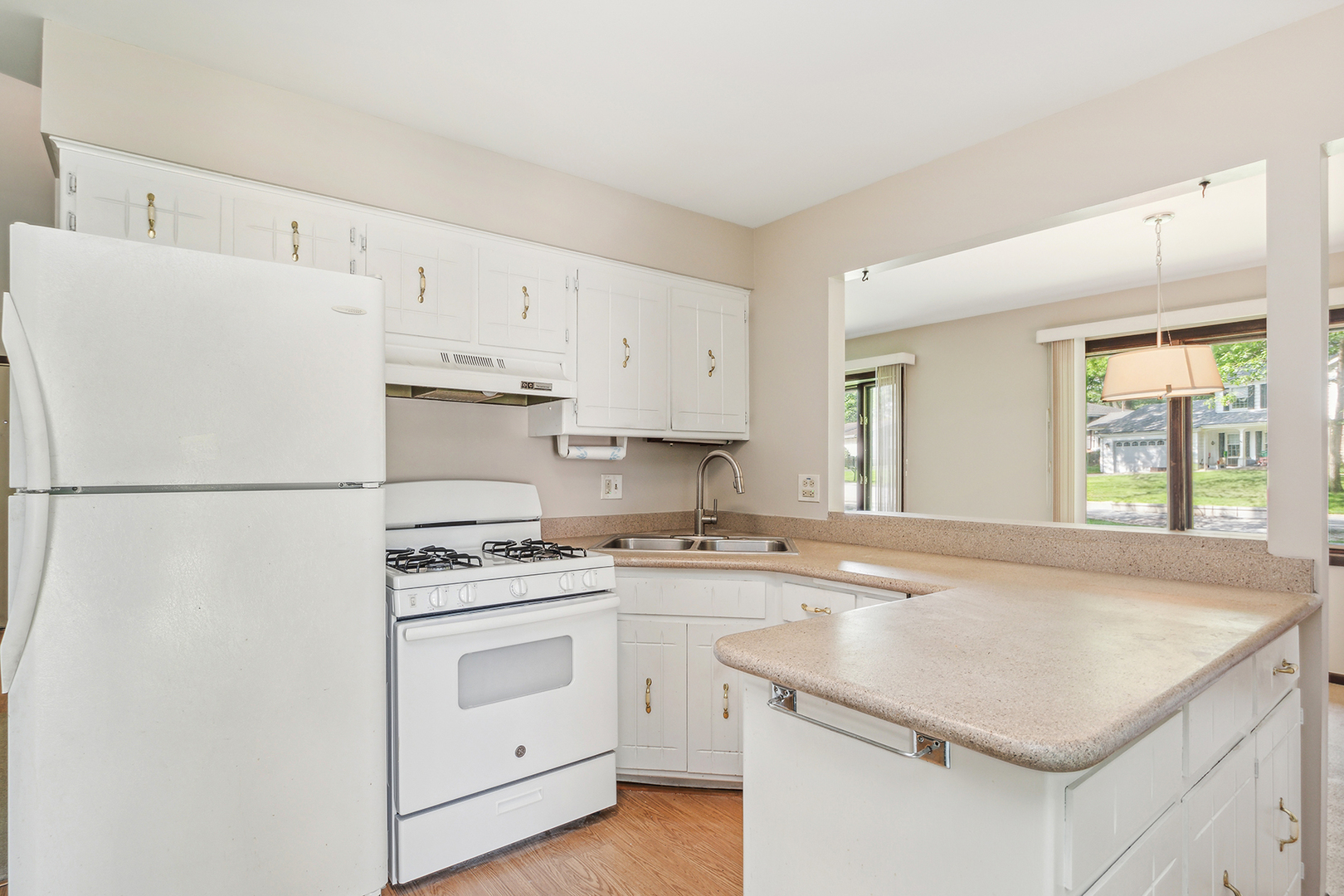 552 Hackberry Road Frankfort, IL 60423 - Photo 9 of 22 a kitchen with a stove a sink and a refrigerator