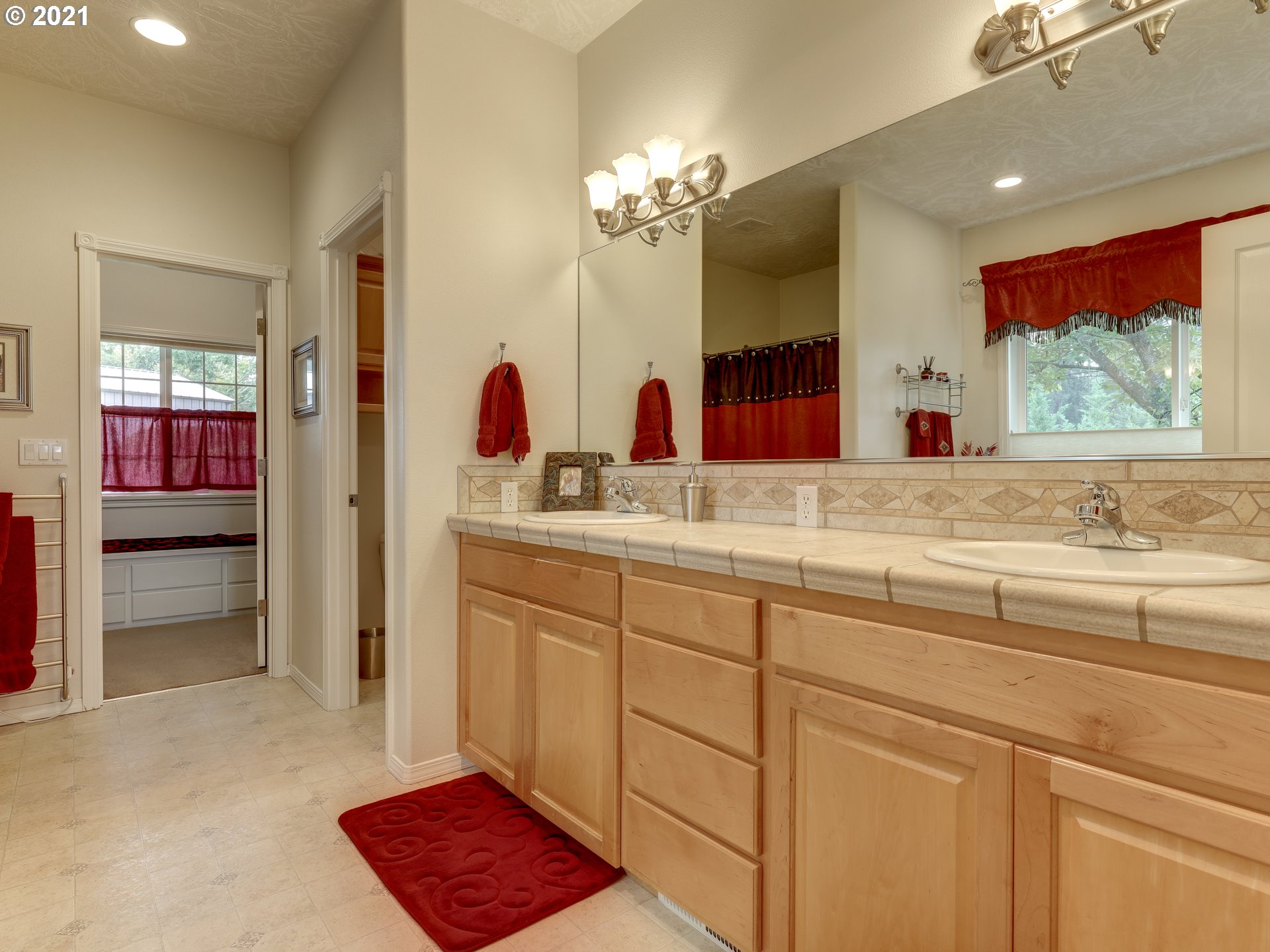 22702 Southeast Howlett Road Eagle Creek, OR 97022 - Photo 12 of 32 Gallery Image 12