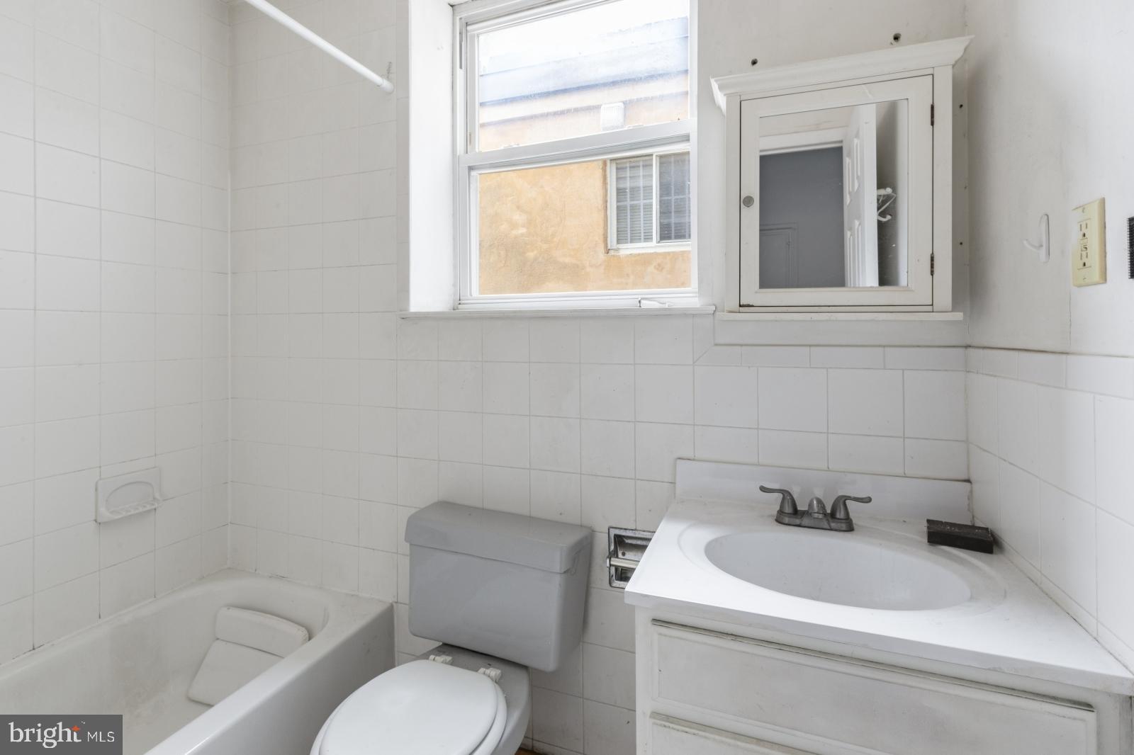 2235 South 15th Street, Unit 2 Philadelphia, PA 19145 - Photo 6 of 13