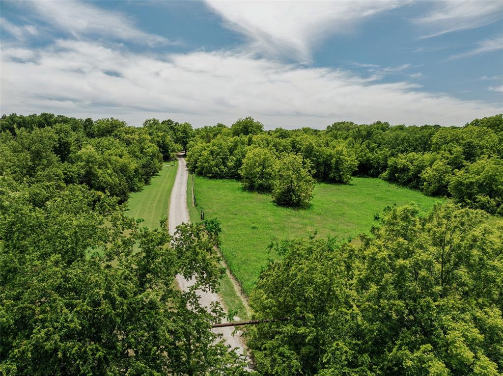 1000 Ballard Road Van Alstyne, TX 75495 - Photo 37 of 40 a backyard of a house with lots of green space