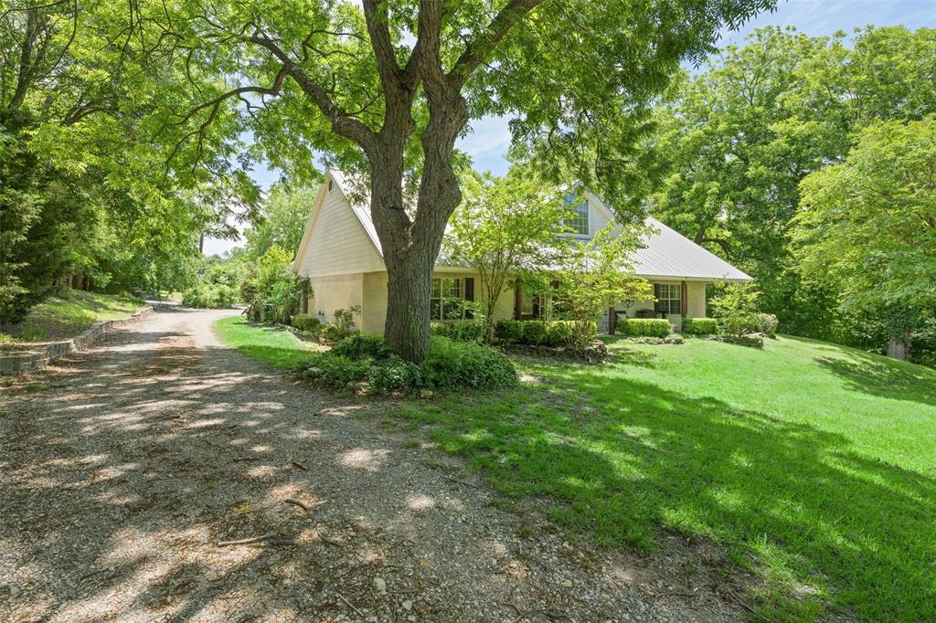 1000 Ballard Road Van Alstyne, TX 75495 - Photo 5 of 40 a view of backyard of house with green space